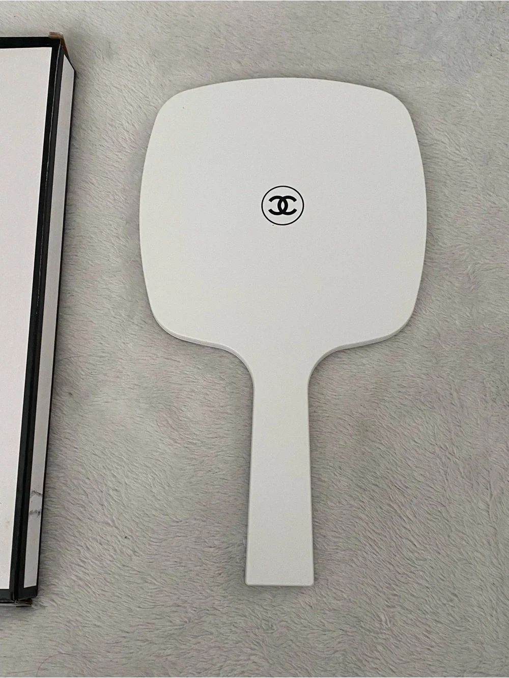 CHANEL white hand